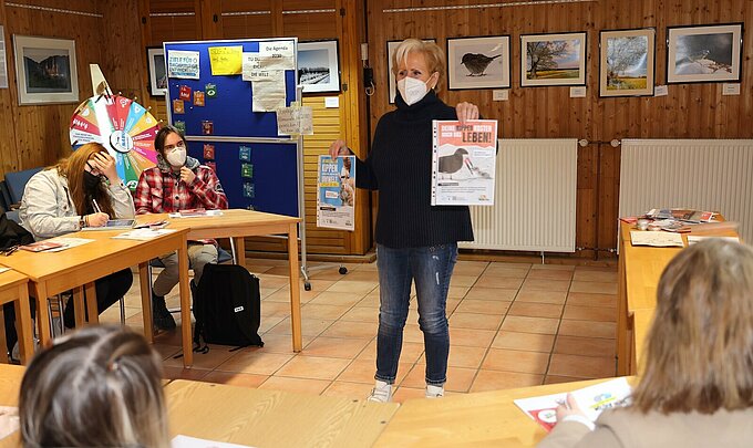 Projektgründerin Elita Grafke erläutert unsere aktuelle (Anti-)Kippenkampagne. Foto: NABU KR/VIE Klaus Keipke