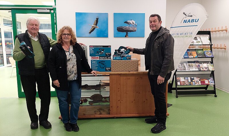 Jack Sandrock, Brigitte Jost (NABU Willich) und Helmut Oellers (stv. Vorsitzender Ortsbauernschaft)